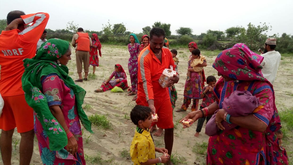 heavy rain destroy everything in many district of rajasthan