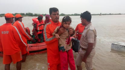 heavy rain destroy everything in many district of rajasthan