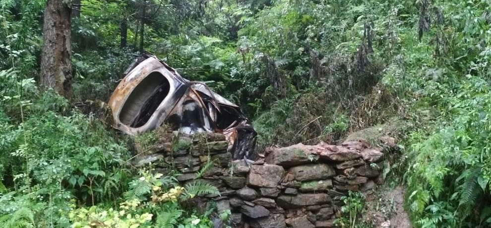 Himachal Mandi Car Caught Fire man burnt to death