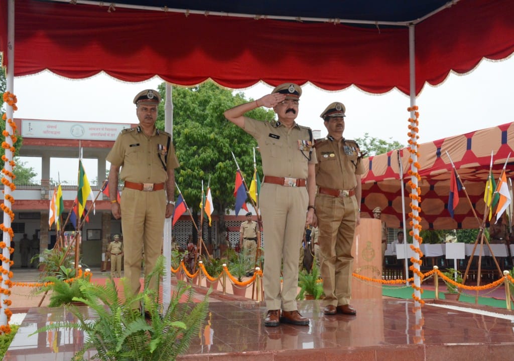 DGP speaks at the farewell celebration: Prove yourselves on uniforms and force, policemen