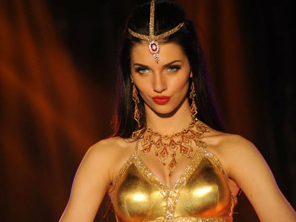 Akshay Kumar starrer Gold actress Scarlett Wilson slaps actor on movie set of hansa ek sanyog