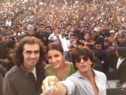 People go crazy for SRK starrer, tickets being sold at Rs 2400