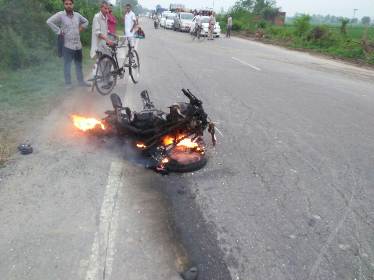 jalandhar three people burnt alive in accident