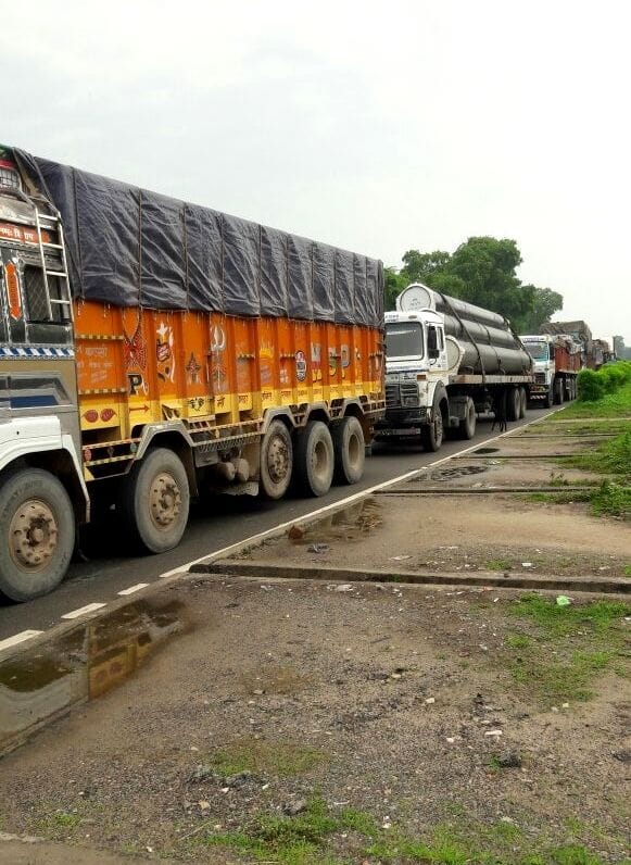 ट्रैफिक अनियंत्रित, जाम में जुझता रहा वनवे