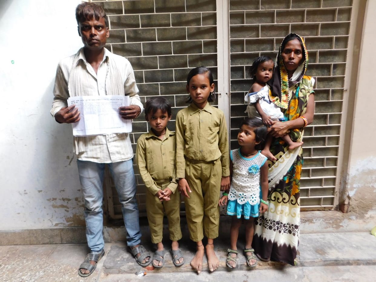 मकान और खेत गया तो छोड़ दिया गांव