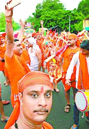 whole day shiva bhakta's did pray 