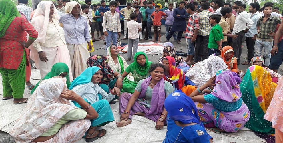 Seven died in two accidents, truck crushes mother-daughter Samte three