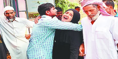 Seven died in two accidents, truck crushes mother-daughter Samte three