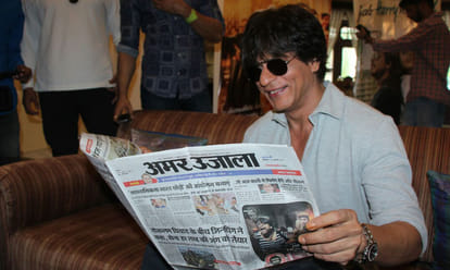 Shah Rukh Khan Anushka Sharma Promotes Jab Harry Met Sejal In Varanasi