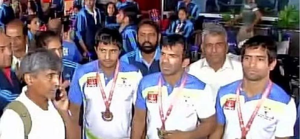def olympic players furiate after ignored by sports ministry at airport