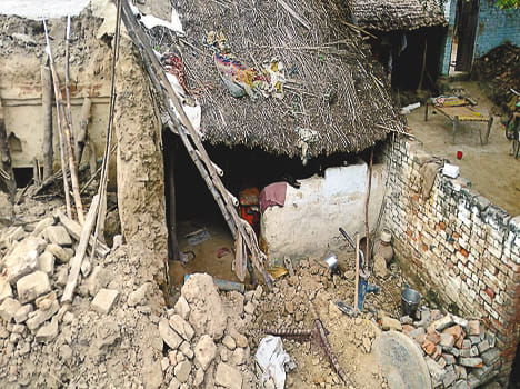 Due to the collapse of the raw house and the mother buried