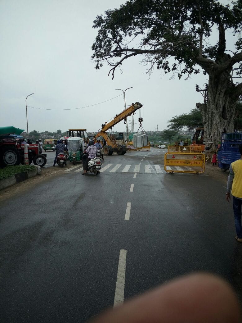Bulldozer run on the encroachment near the dargah of Amanishah