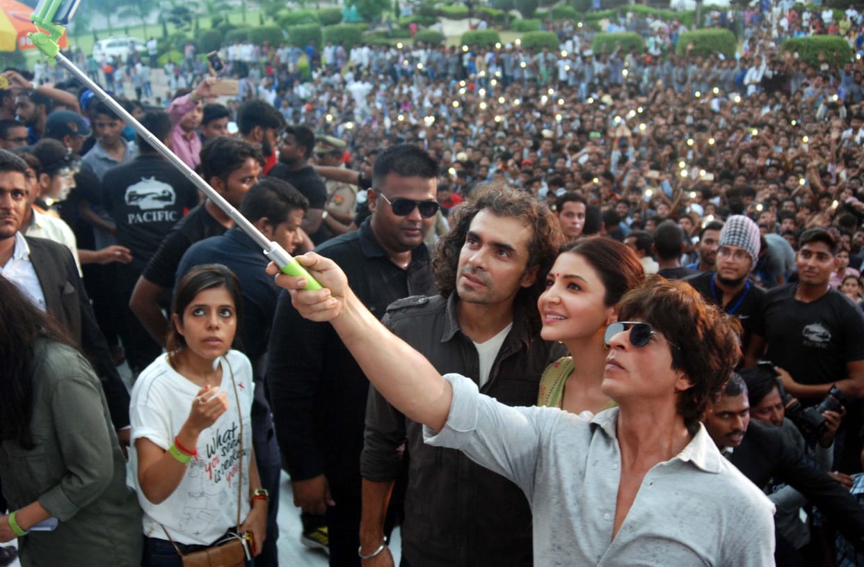 sharukh khan forget to say thanks ushma tyagi in varanasi