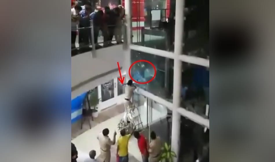 lift stopped in midnight in south point mall in gurugram, 20 trapped in it for 2 hours