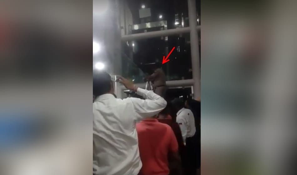 lift stopped in midnight in south point mall in gurugram, 20 trapped in it for 2 hours