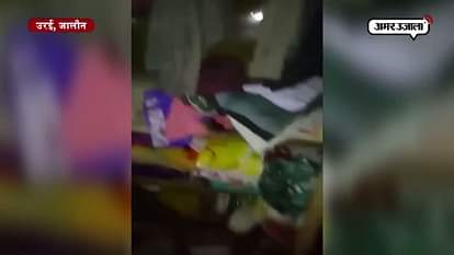 GOONS LOOTED A IN JALAUN OF UP , POLICE FAILURE ! 