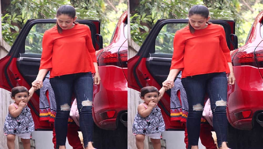 Shahid Kapoor baby Misha walks hand in hand with mommy Mira will make your day