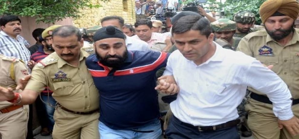 NIA: Devinder Singh Behl, close to Geelani, has sent informations to Pakistan
