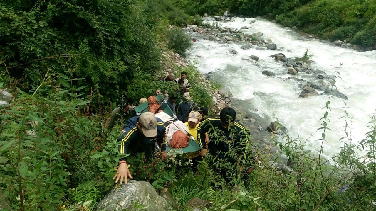 woman flows in yamuna at janki chatti
