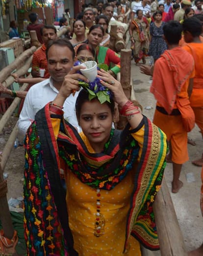 more than one lakh kanwaryia came in varanasi at fourth monday of aswan