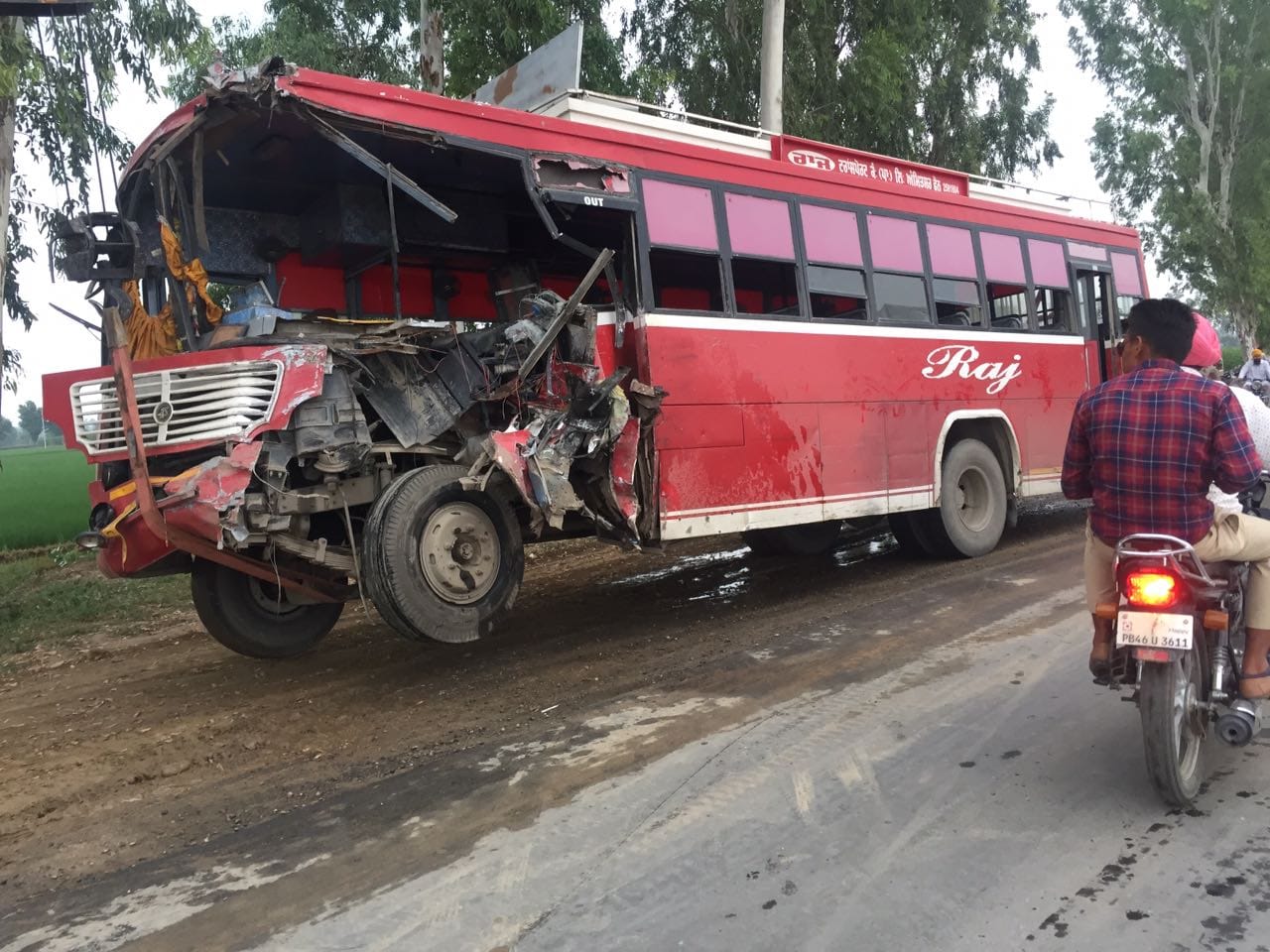 Two private bus collide in tarantaran, 4 death