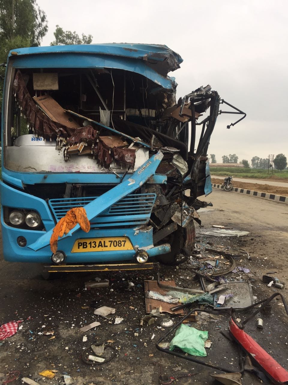 Two private bus collide in tarantaran, 4 death