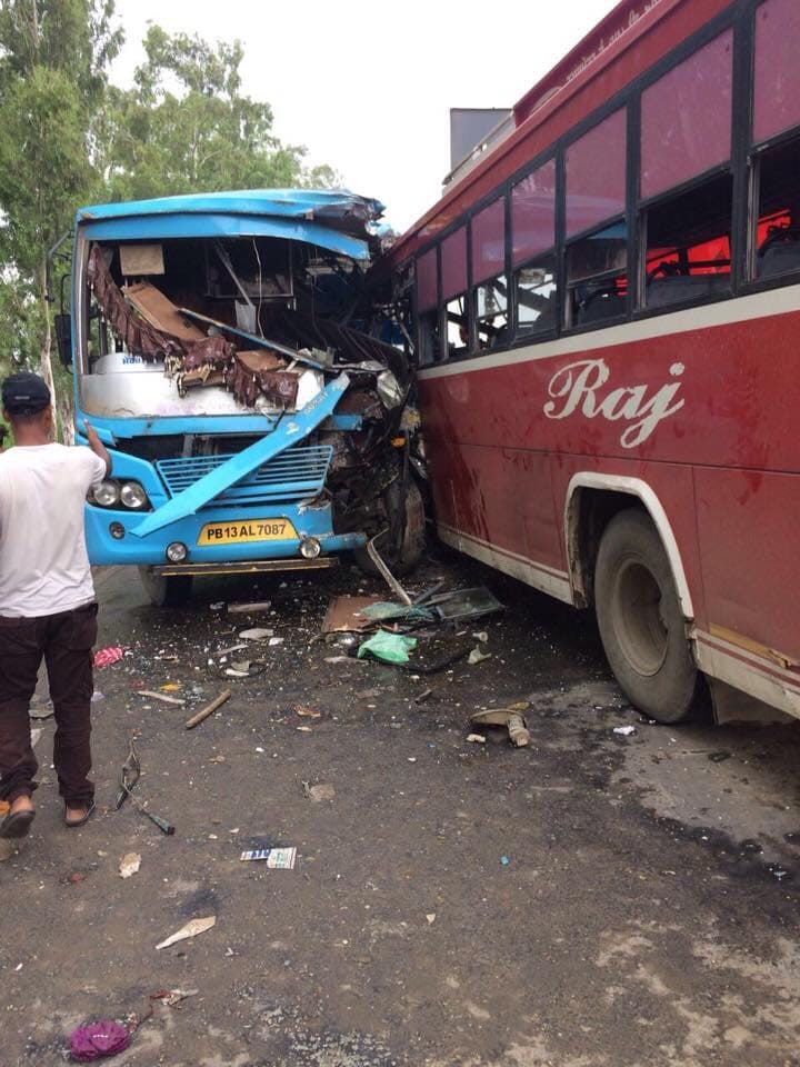 Two private bus collide in tarantaran, 4 death