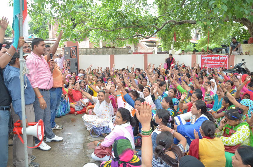 protest of teachers for job in kanpur