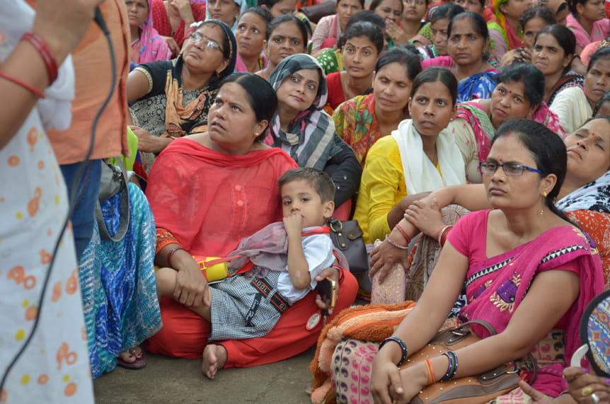 protest of teachers for job in kanpur