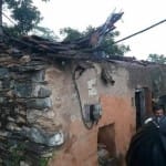 बारिश में गिरा जर्जर मकान