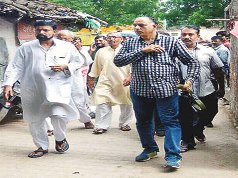 Bandits leave 12 lakhs