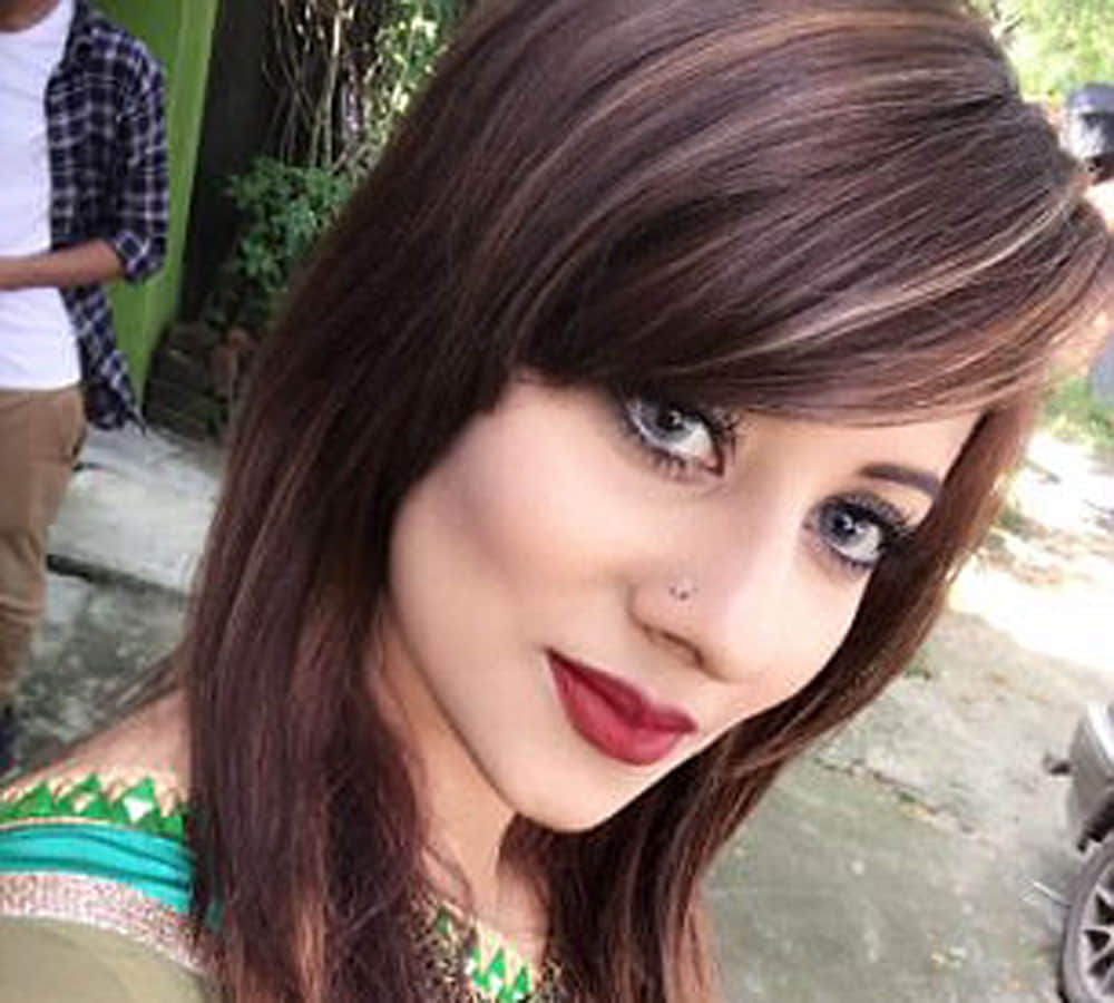 banladeshi model hanged herself during video call with her husband