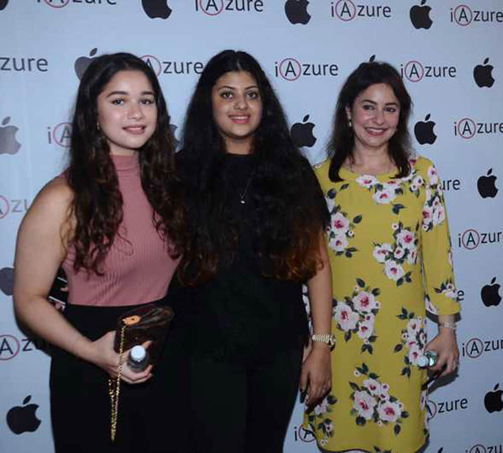 Sachin Tendulkar daughter Sara looks like a DIVA at Asha Bhosle granddaughter store launch