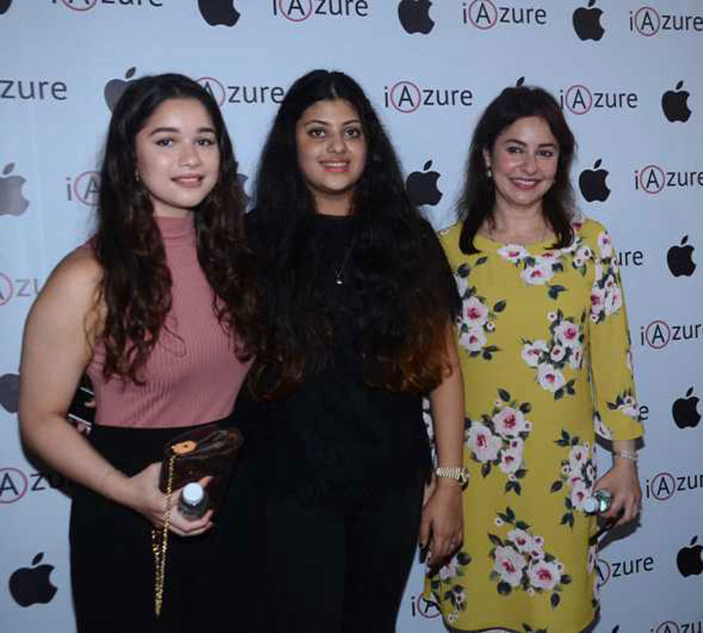 Sachin Tendulkar daughter Sara looks like a DIVA at Asha Bhosle granddaughter store launch
