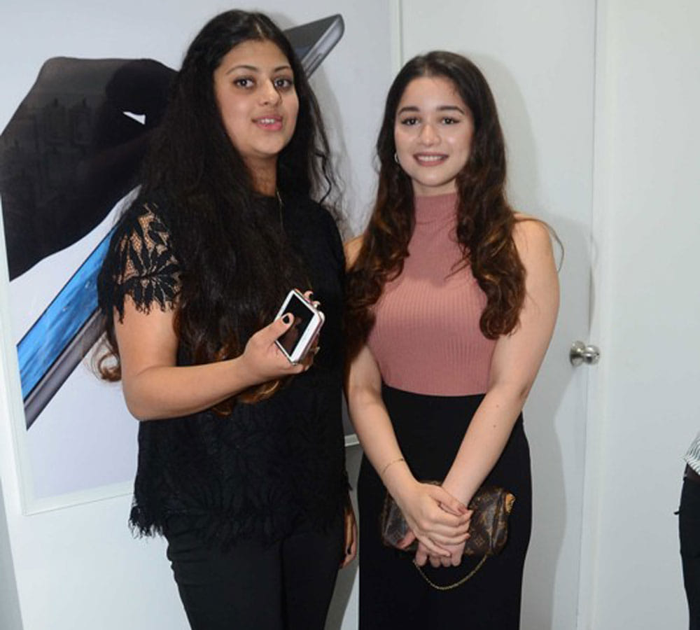 Sachin Tendulkar daughter Sara looks like a DIVA at Asha Bhosle granddaughter store launch