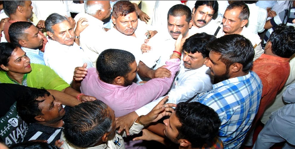 Strikes in BJP and entrepreneurs, honor ceremony turned into jung