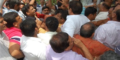 Strikes in BJP and entrepreneurs, honor ceremony turned into jung