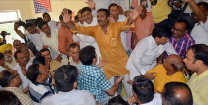 Strikes in BJP and entrepreneurs, honor ceremony turned into jung
