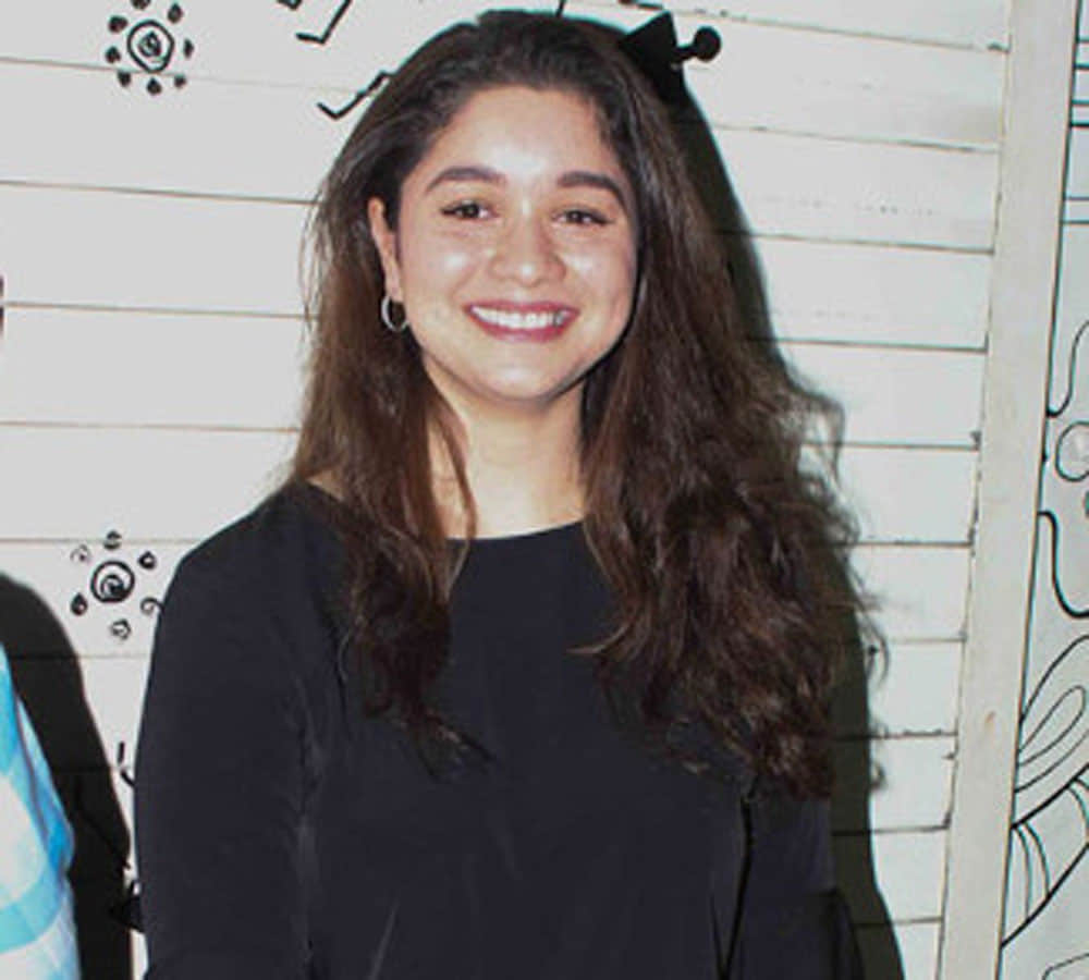 Sachin Tendulkar daughter Sara looks like a DIVA at Asha Bhosle granddaughter store launch