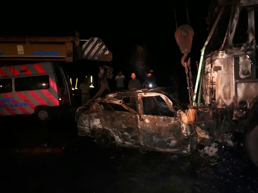 accident between truck and car near jaipur