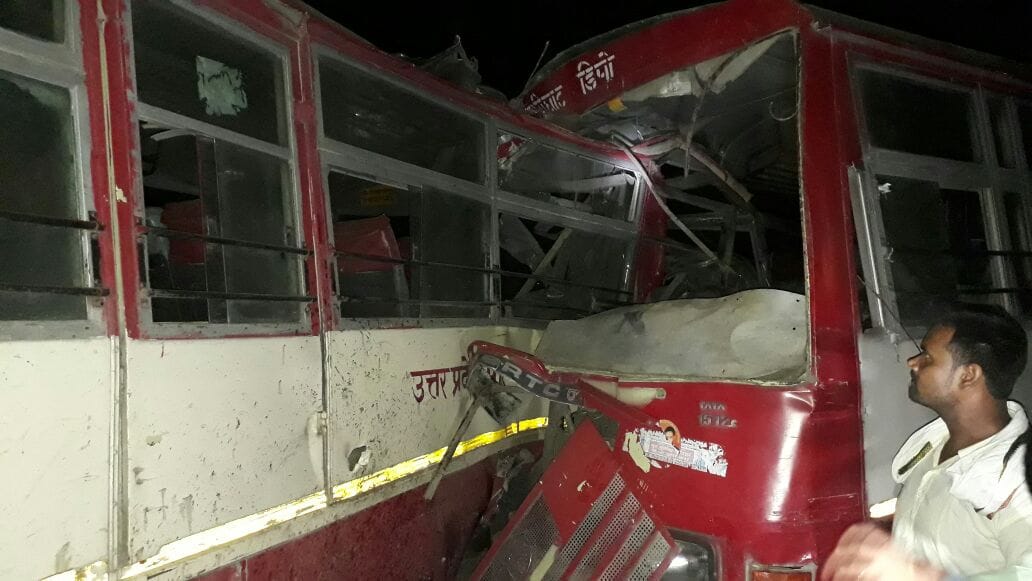 massive accident of two roadways bus at azamgarh