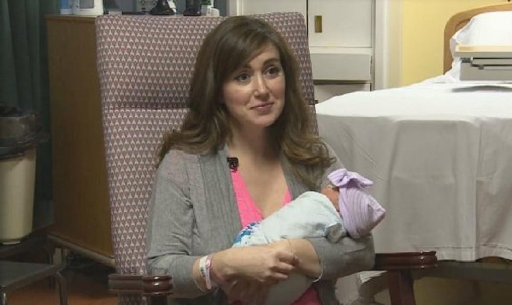 Kentucky-based doctor Amanda paused her own delivery to help   patient in labour pain