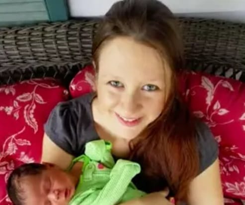 Kentucky-based doctor Amanda paused her own delivery to help   patient in labour pain