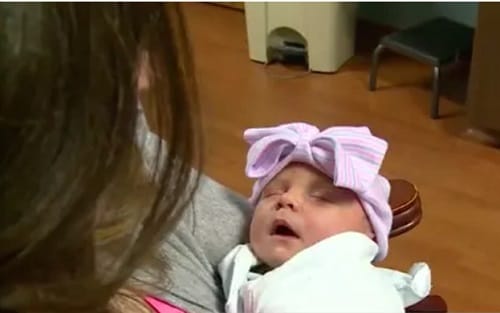 Kentucky-based doctor Amanda paused her own delivery to help   patient in labour pain