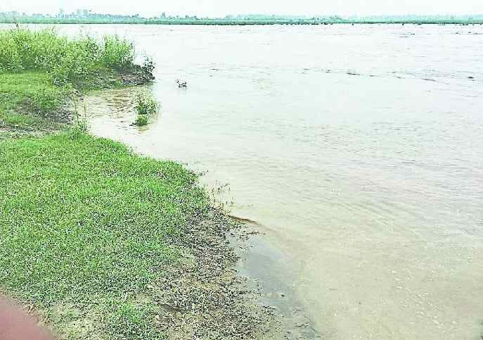 Rapidly growing Yamuna towards danger