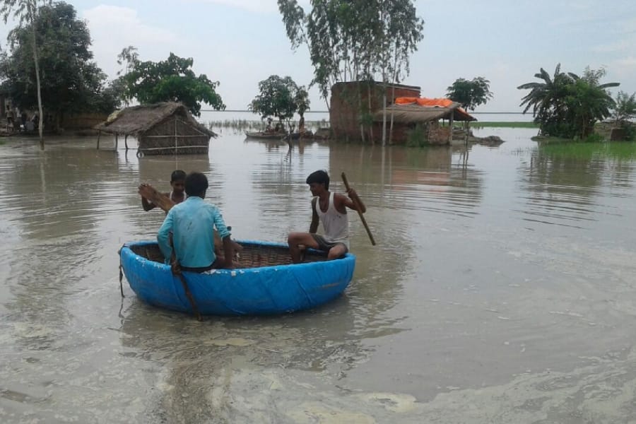 pics of flood in districts of Uttar Pradesh.