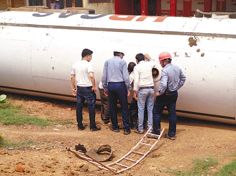 Replace gas tanker on highway, LPG leak stir