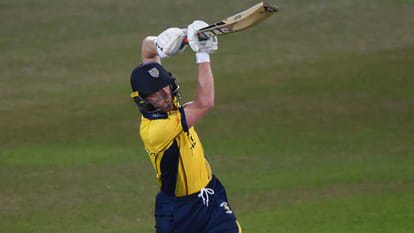paul collingwood becomes most oldest player to hit century in t20 match