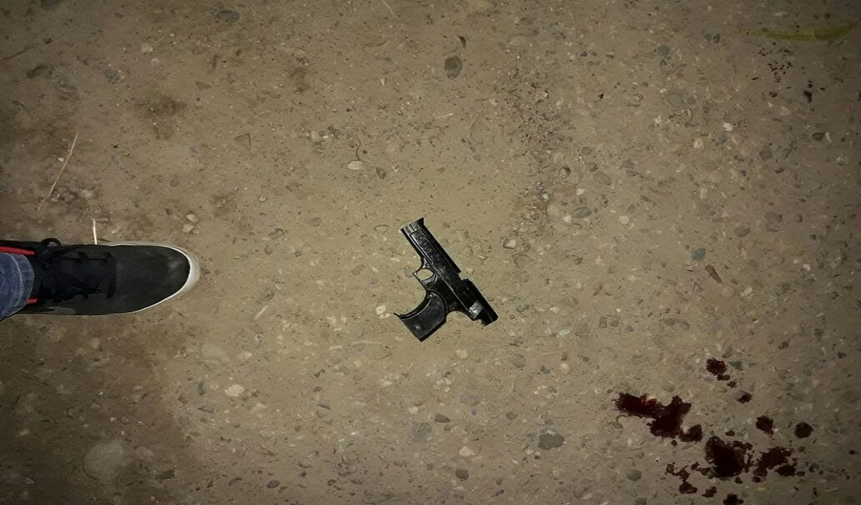 In Encounter with Robbers along with two Inspector 8 police Injured busted robbery