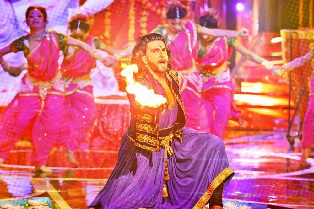 ranveer singh did not paid the salary of driver creates hindrance in the shooting of padmavati